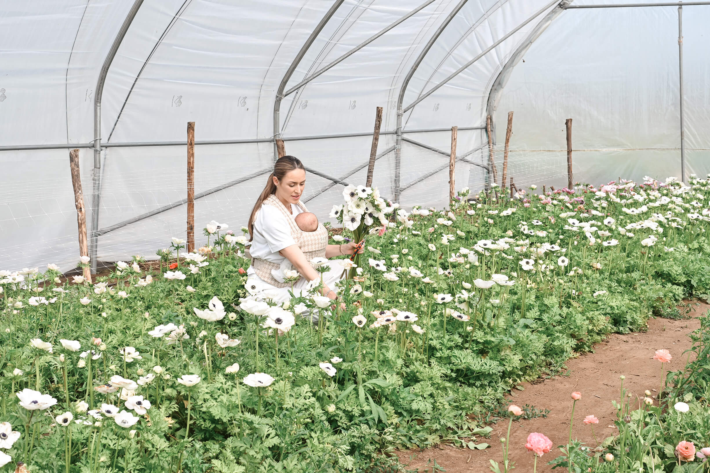 The Benefits of Babywearing